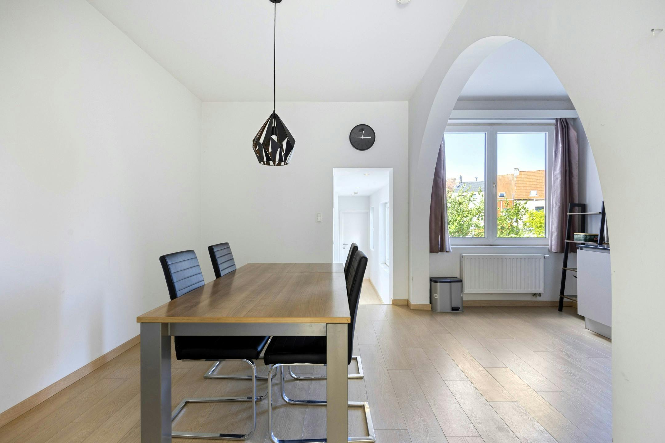 Lichtrijk en ruim gerenoveerd appartement nabij Gent-centrum foto 3