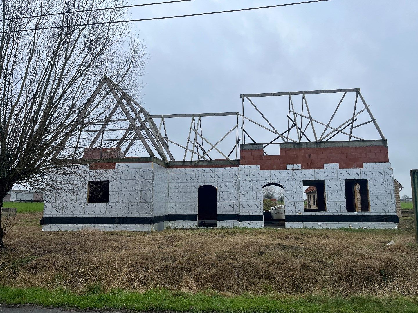 Landelijk gelegen villa met bijgebouw te Oedelem foto {{pictureIndex}}