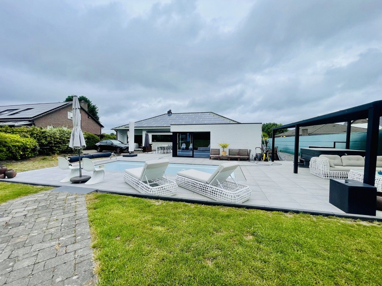 Smaakvol gerenoveerde villa met zwembad en poolhouse foto 2
