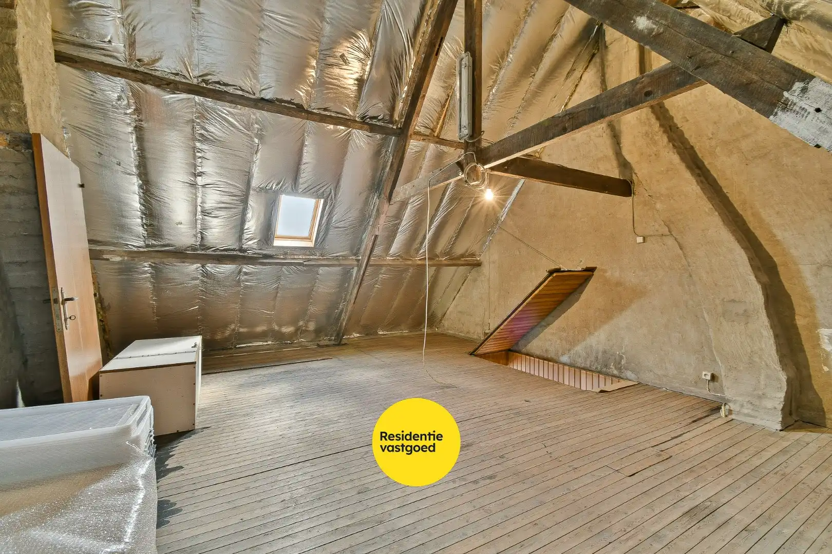 Rijwoning met veel potentieel op centrale ligging foto 16