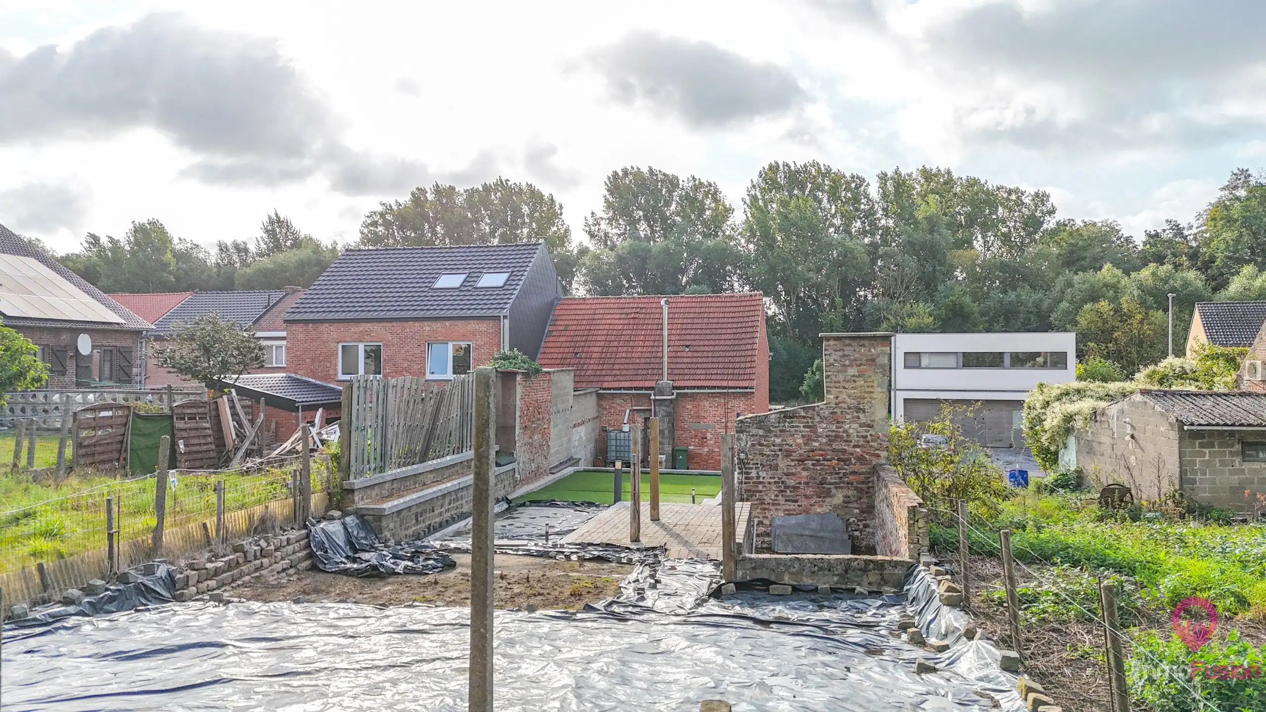 Te renoveren woning gelegen op een doodlopende straat! foto 5