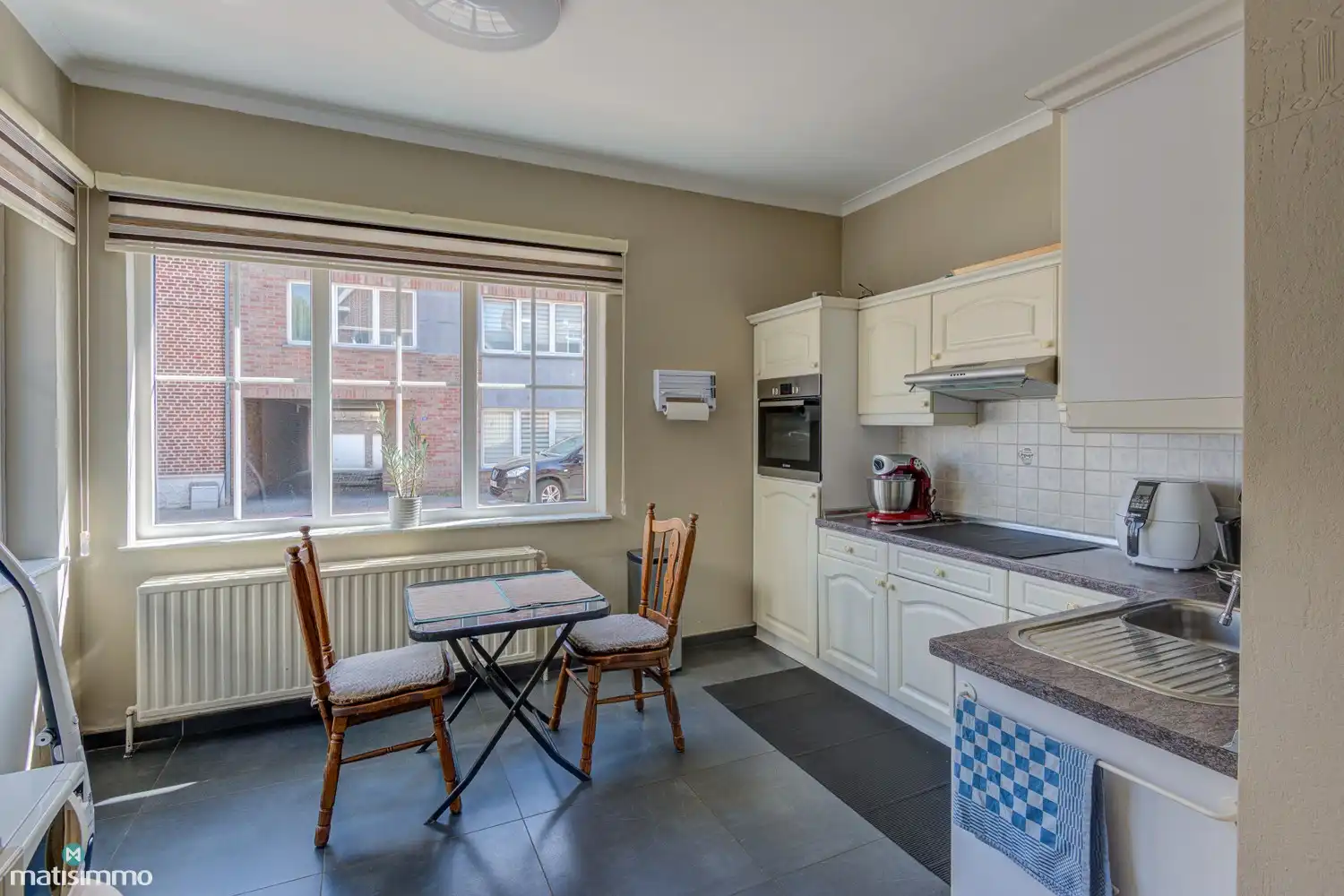 KARAKTERVOLLE EENGEZINSWONING MET 5 SLAAPKAMERS, GARAGE, CARPORT EN TUIN NABIJ HET CENTRUM VAN BILZEN foto 10
