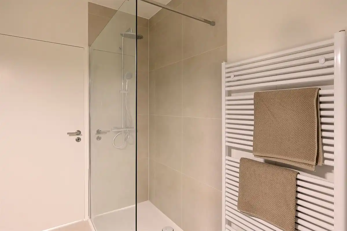 Gerenoveerd Appartement met 2 slaapkamers  foto 7