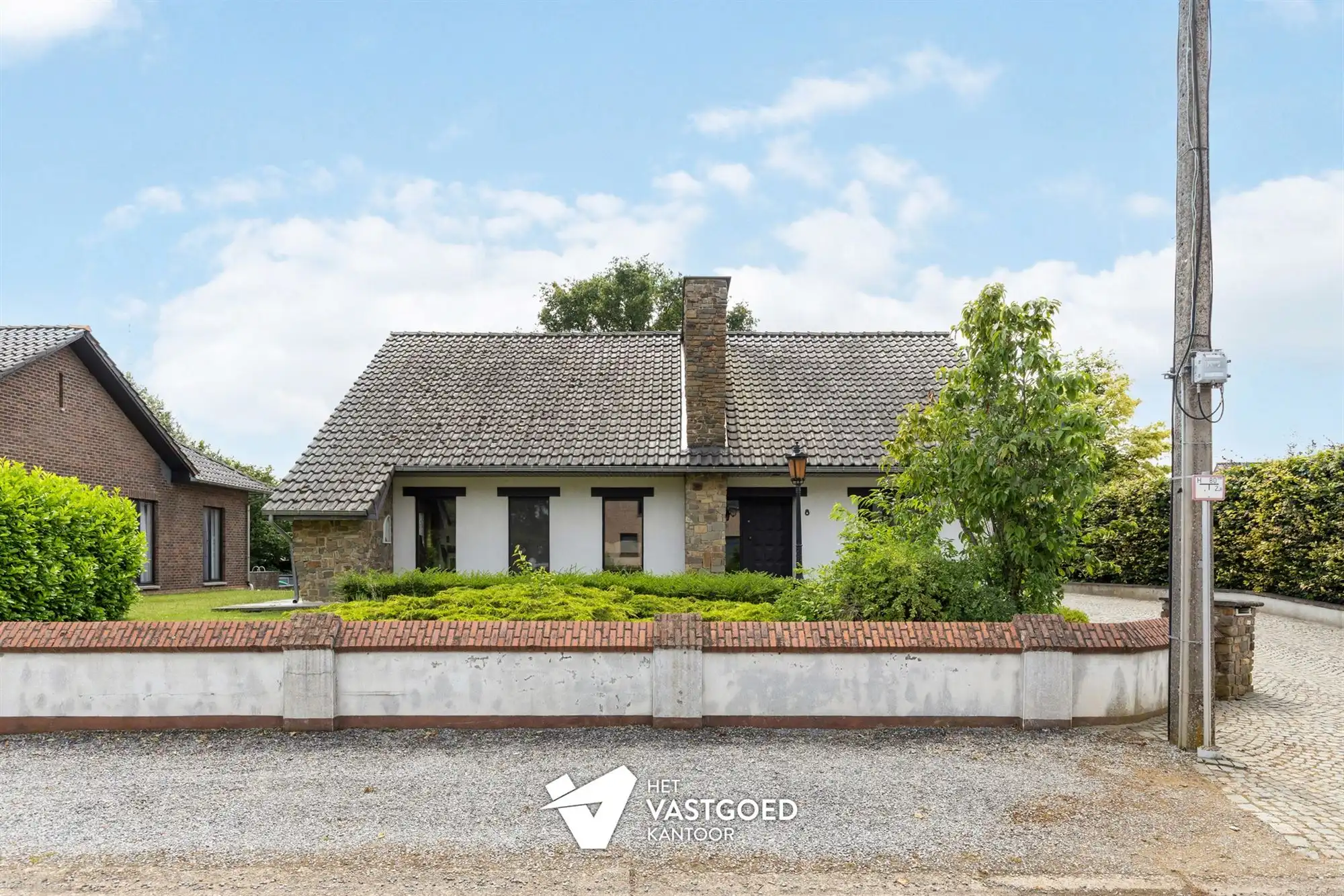 Hoofdfoto van de publicatie: KARAKTERVOLLE WONING OP RUIM PERCEEL VAN 12A MET RUSTIGE TOCH CENTRALE LIGGING