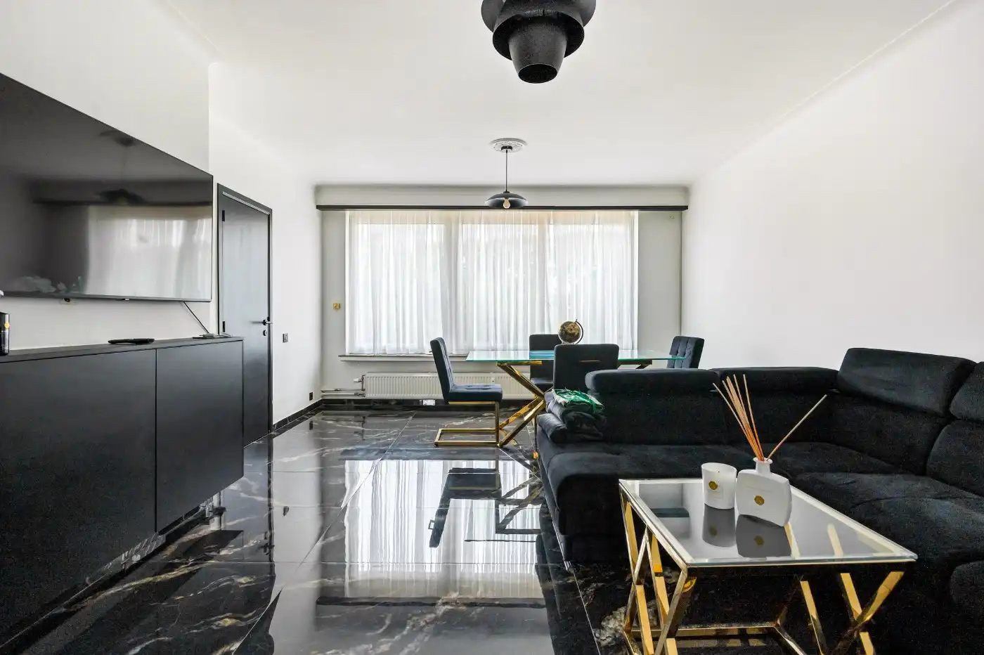 Tof, instapklaar app. op 3e verd. met 2 slpk., terrasje en garage foto 3