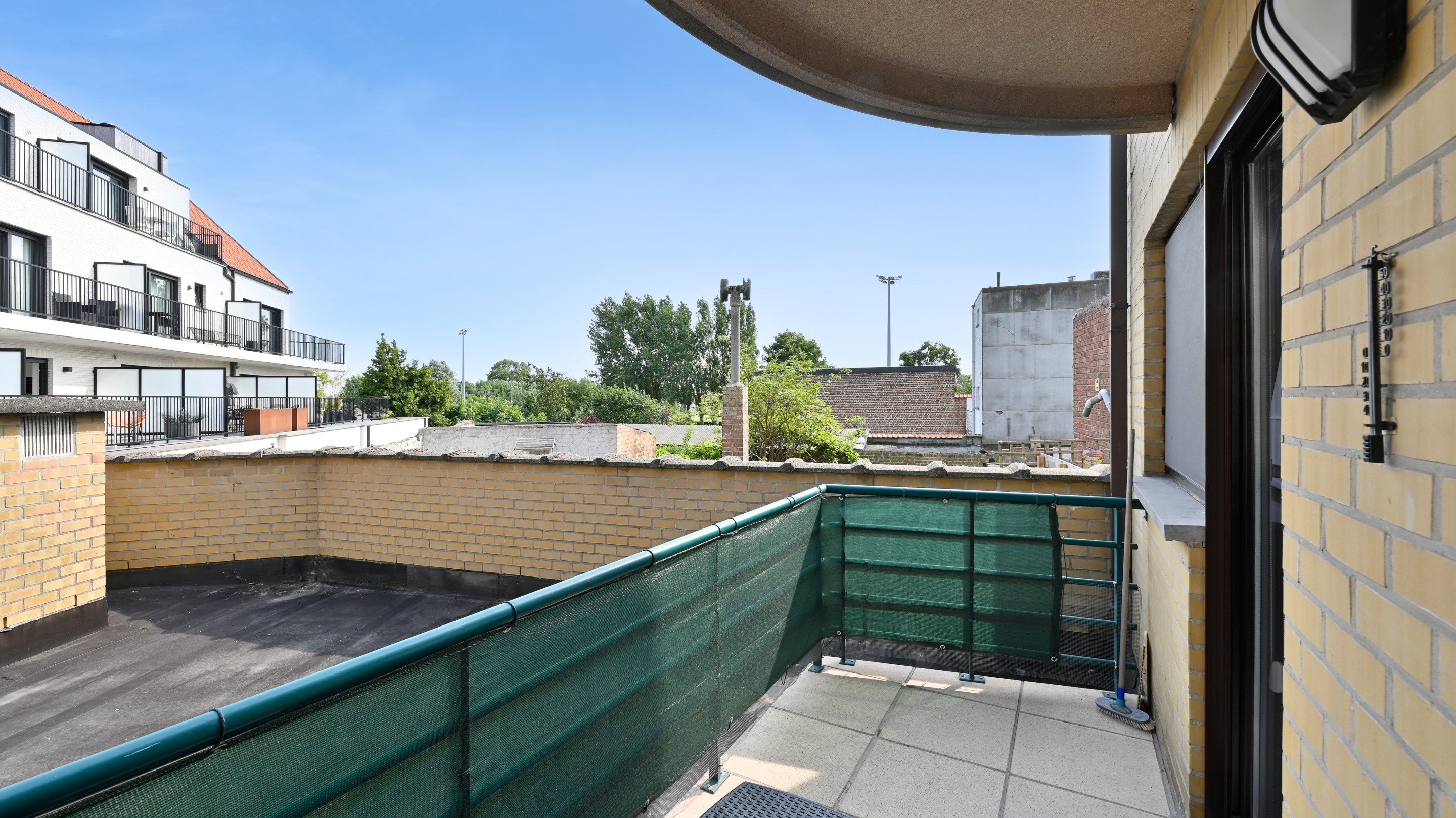 Vernieuwd appartement met parkeerplaats inbegrepen foto 15