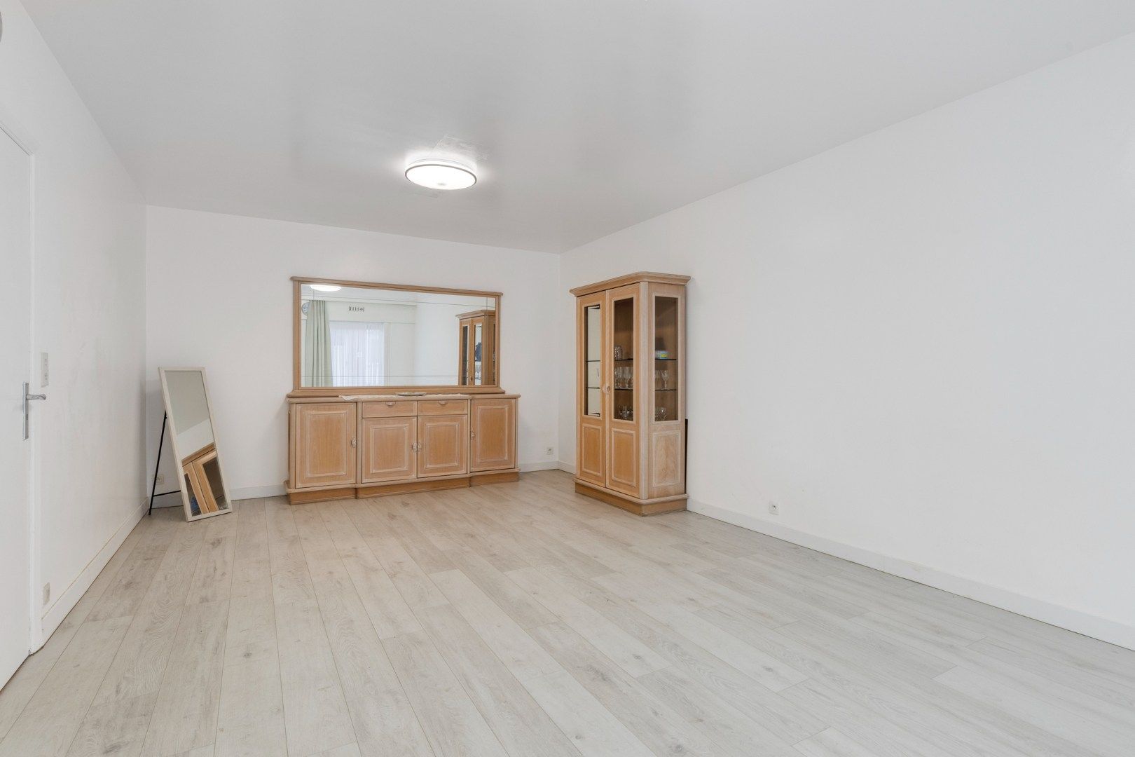 Ruim gelijkvloers appartement met 3 slaapkamers! foto 6