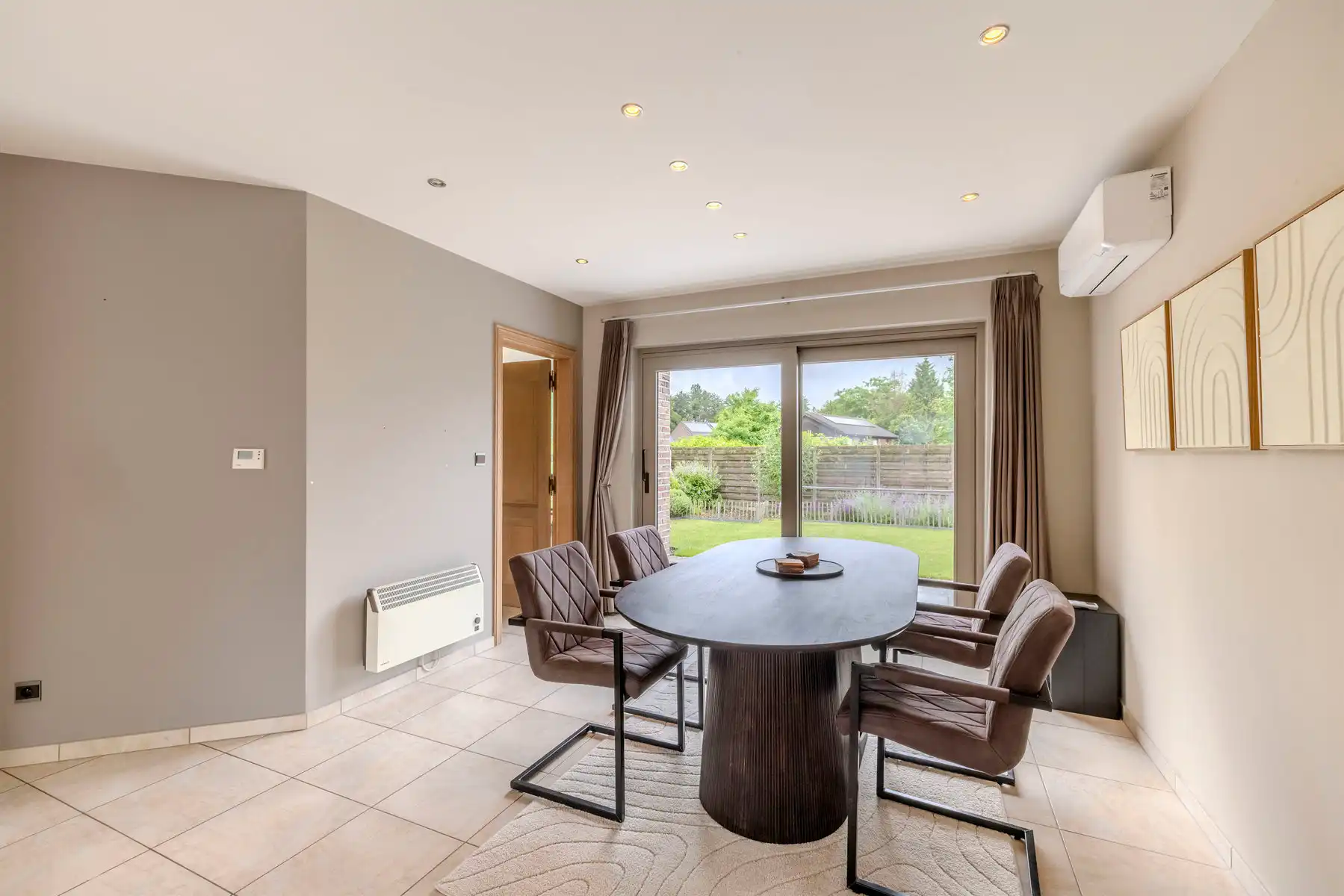 Ruime gezinswoning met garage en tuin op 557m2 grond foto 6