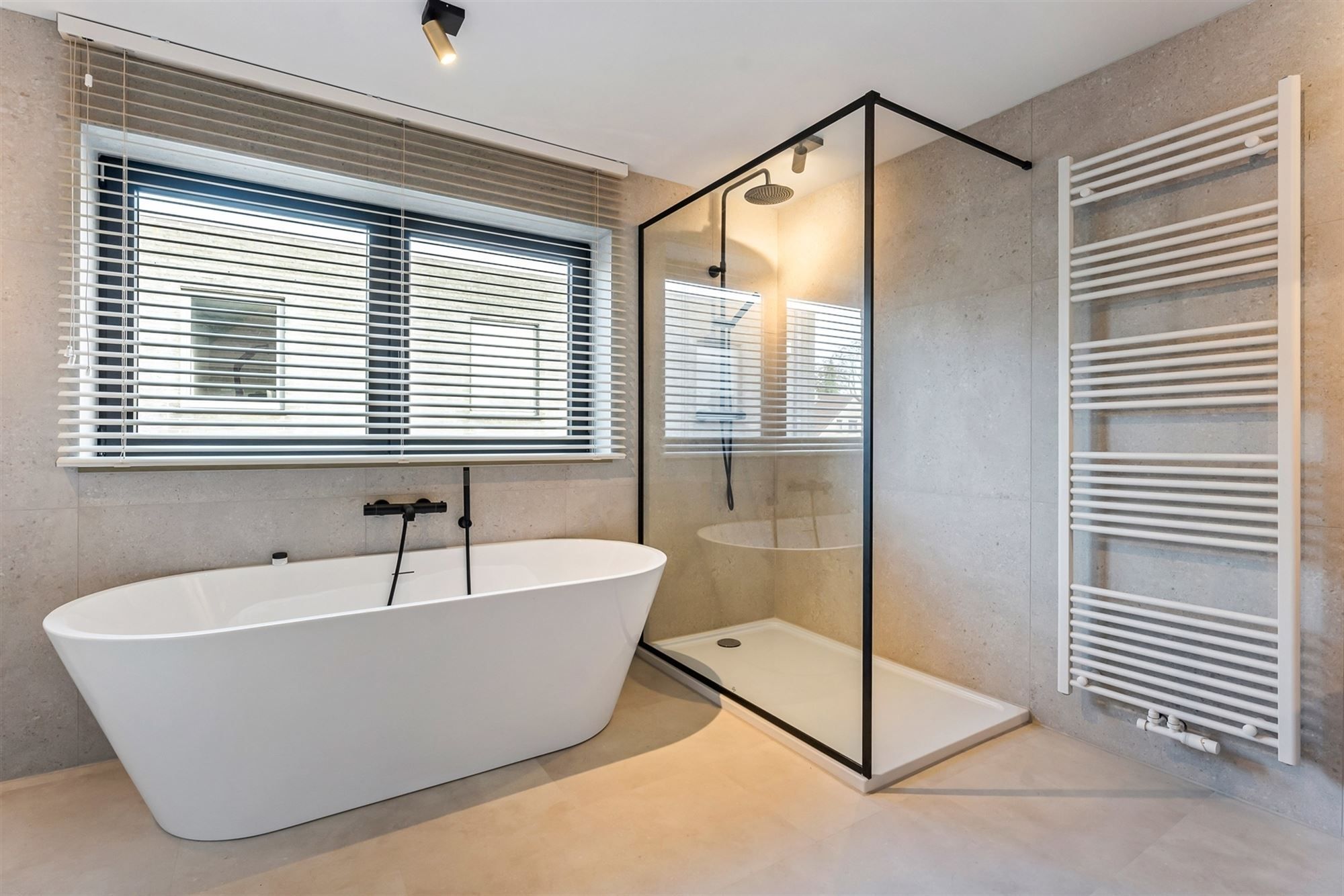 COMPLEET GERENOVEERDE WONING OP PERCEEL VAN BIJNA 8 ARE VLAK BIJ ZOLDER CENTRUM, OMGEVEN DOOR GROEN. foto 26