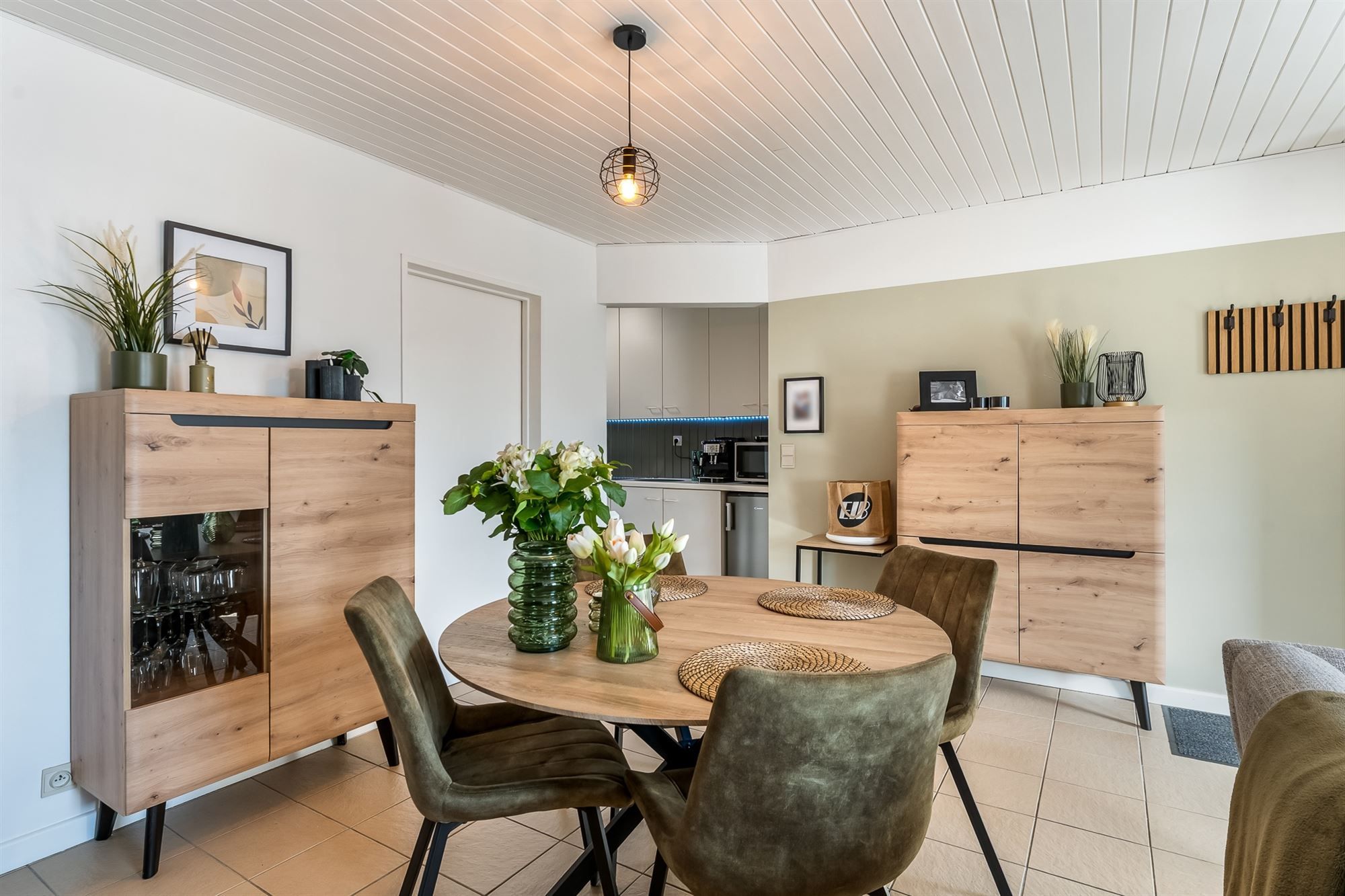GOED GELEGEN OPBRENGSTEIGENDOM MET 2 APPARTEMENTEN foto 10