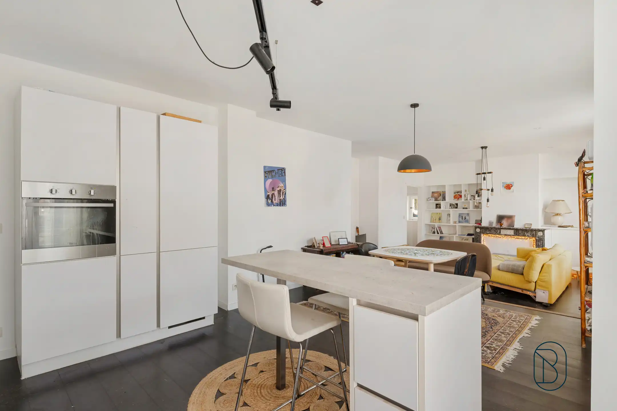Handelspand + 2 gerenoveerde appartementen hartje Kortrijk foto 17