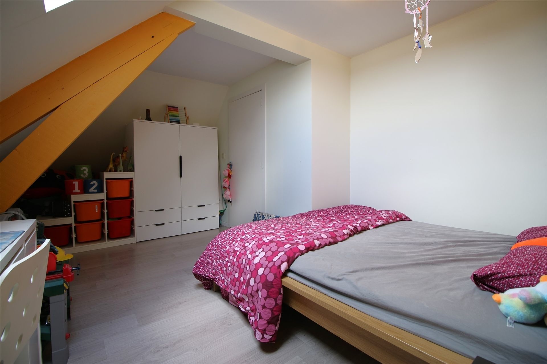 Gerenoveerde woning met 4 slpks, aparte garage en tuin foto 19