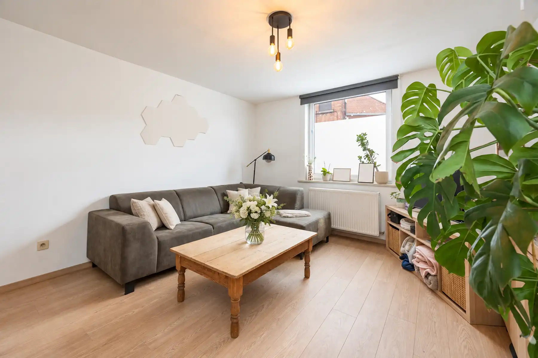Instapklaar appartement met stadskoer in Aalst  foto {{pictureIndex}}