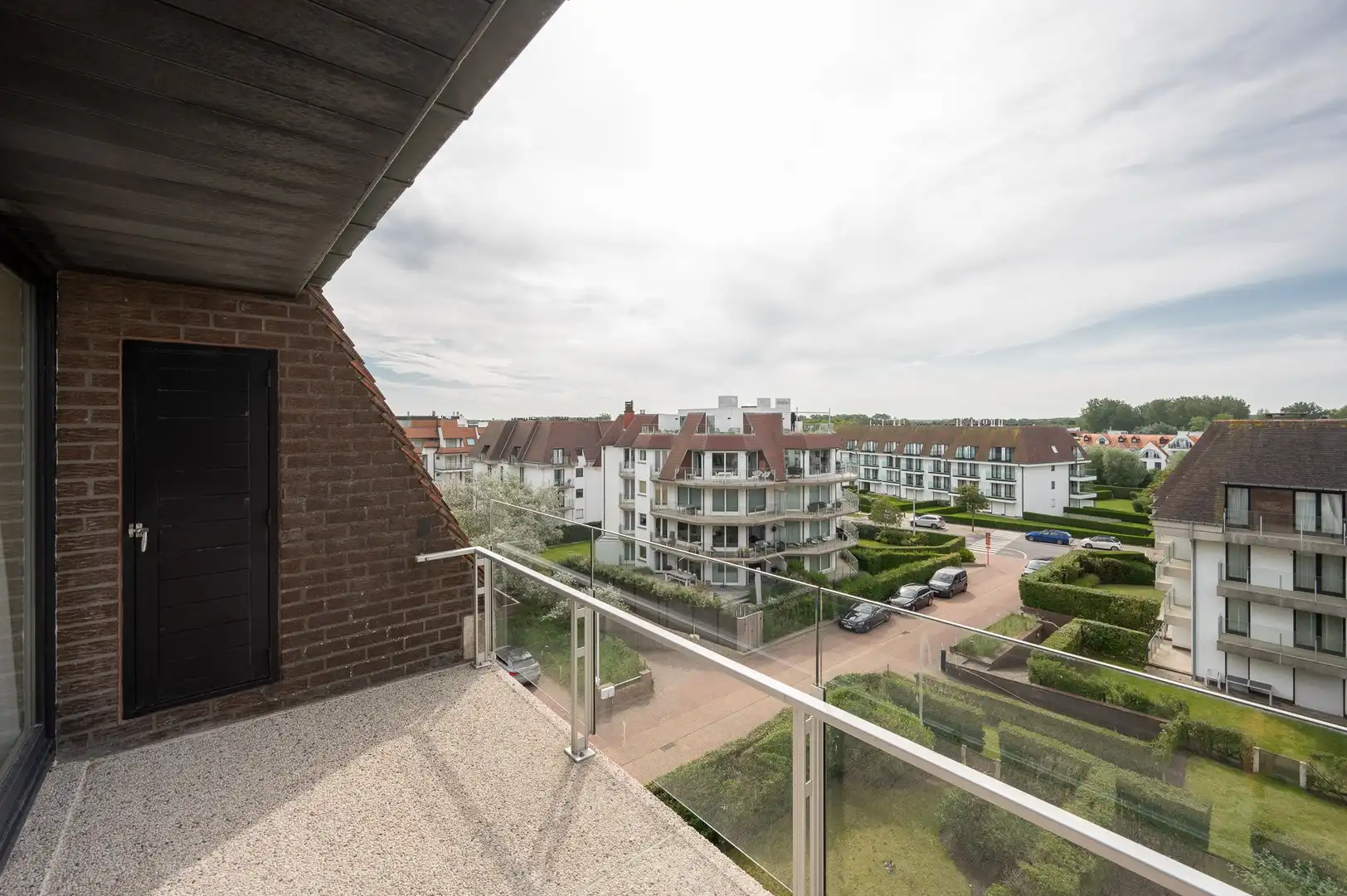 Magnifiek appartement op de wandeldijk in het Zoute, met adembenemend frontaal zeezicht. foto 25