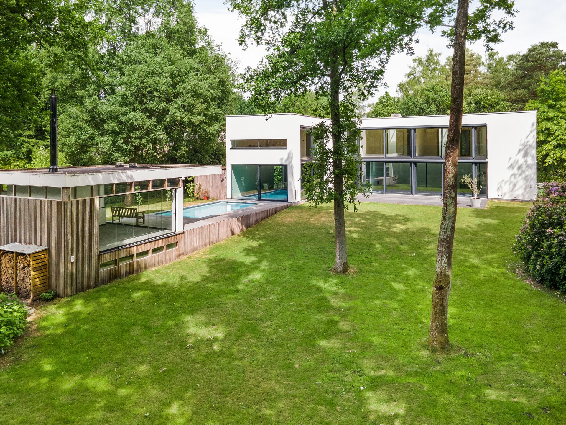 Luxueuze moderne villa foto {{pictureIndex}}