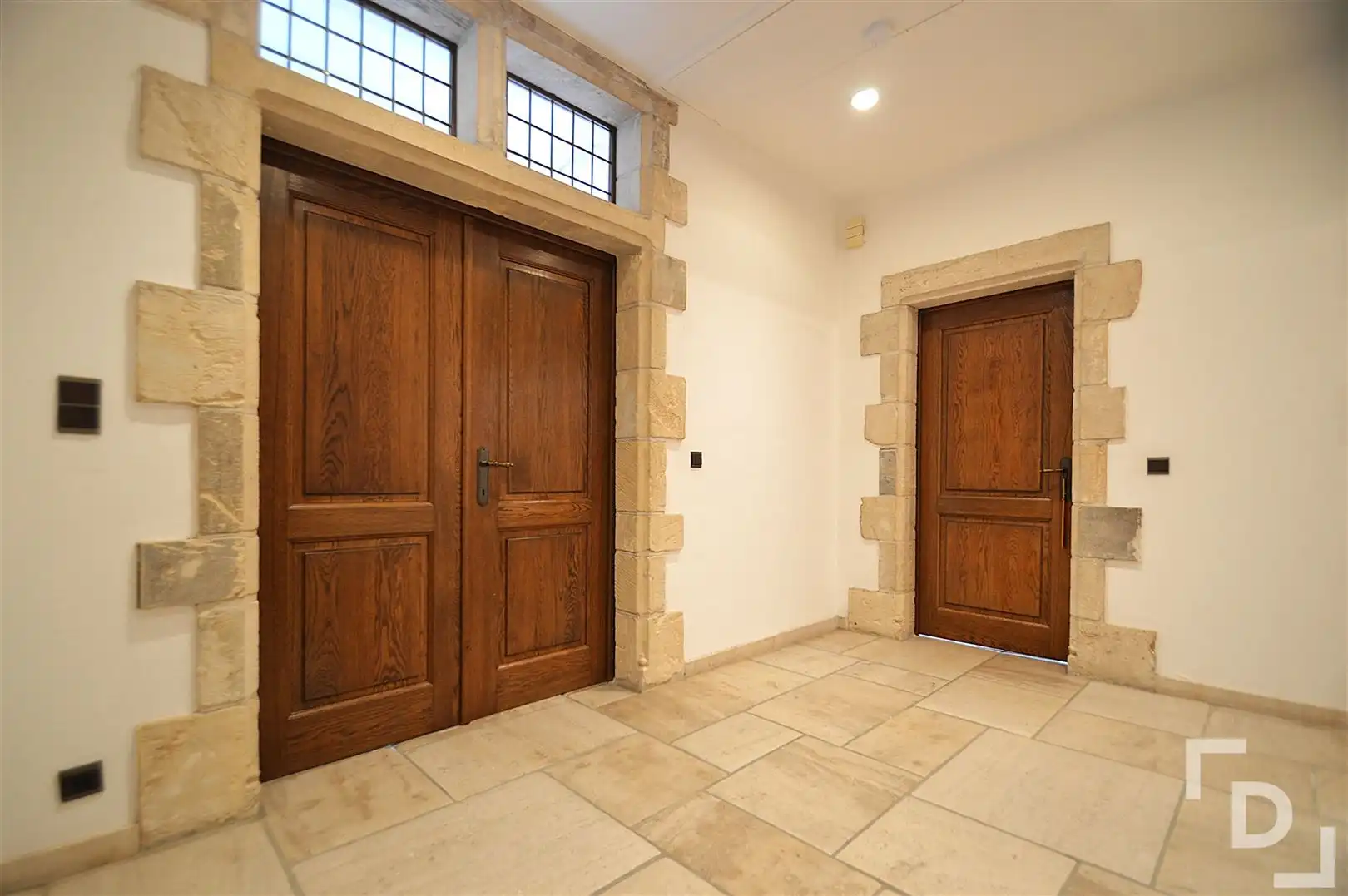 Ruim appartement op toplocatie te huur in Ieper foto 2