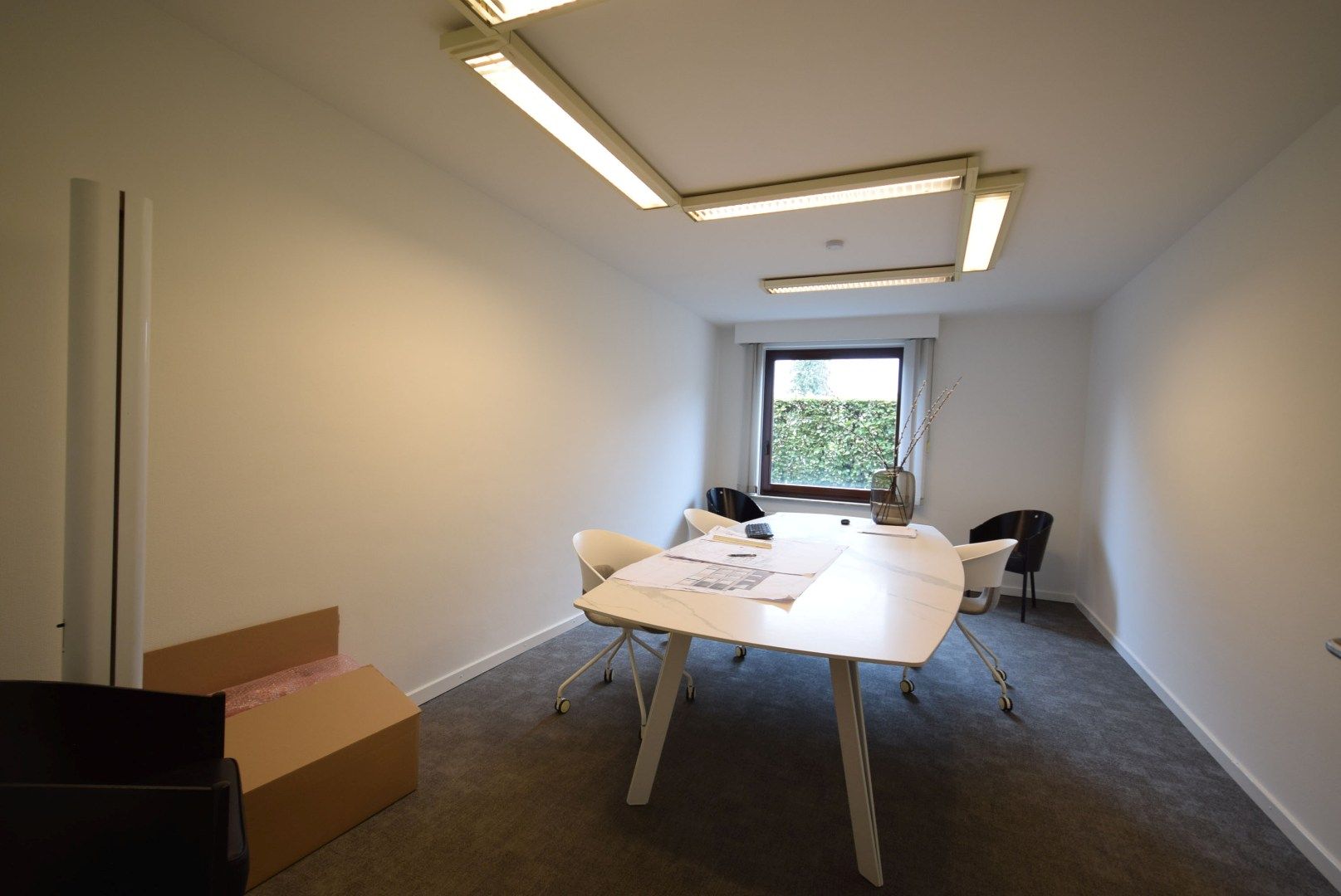 GELIJKVLOERSE KANTOORRUIMTE foto 16