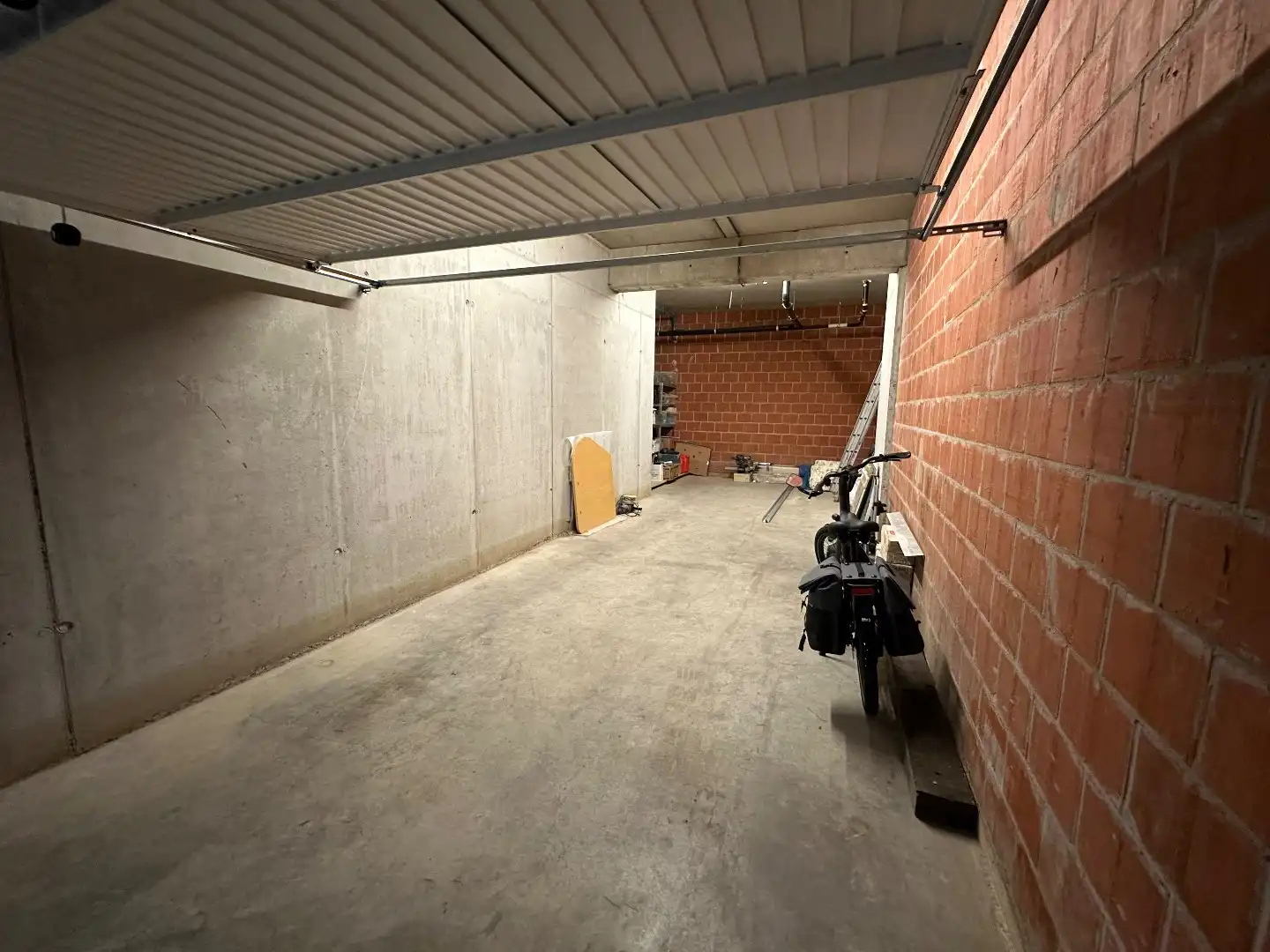 Ruime en recente garagebox (35 m²) in Nieuwpoort stad. foto 7