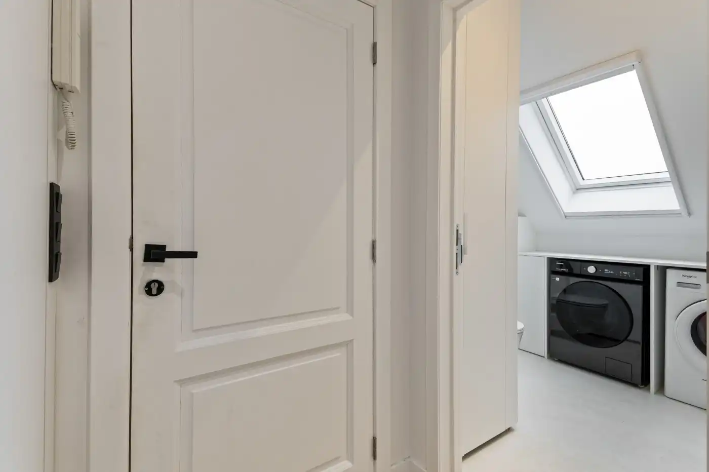 Stijlvol app. op 2e verd. met 2 slpk., groot terras en autostaanplaats foto 13