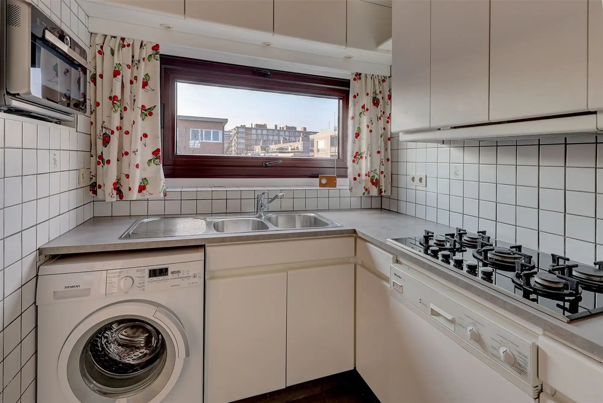 Gerenoveerd 2 slpk appartement met een rustig terras op Linkeroever! foto 4