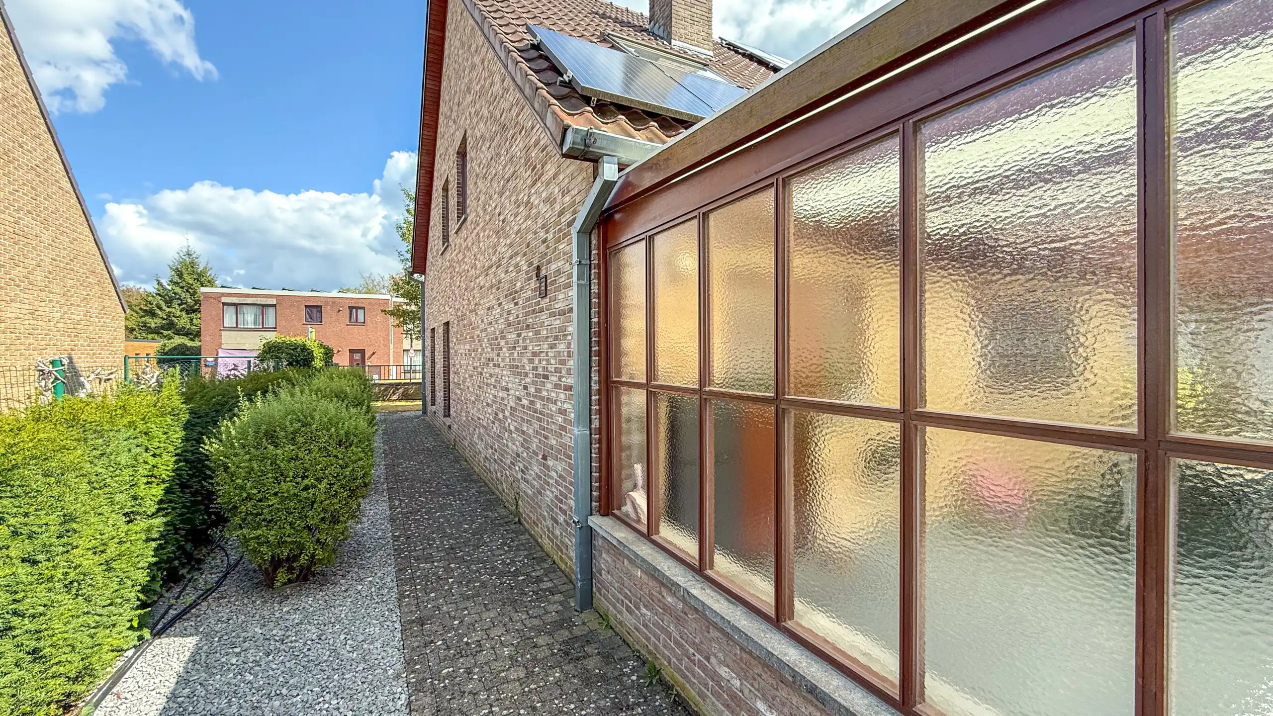 Ruime gezinswoning met 4 slpk, zonnepanelen en grote tuin! foto 45