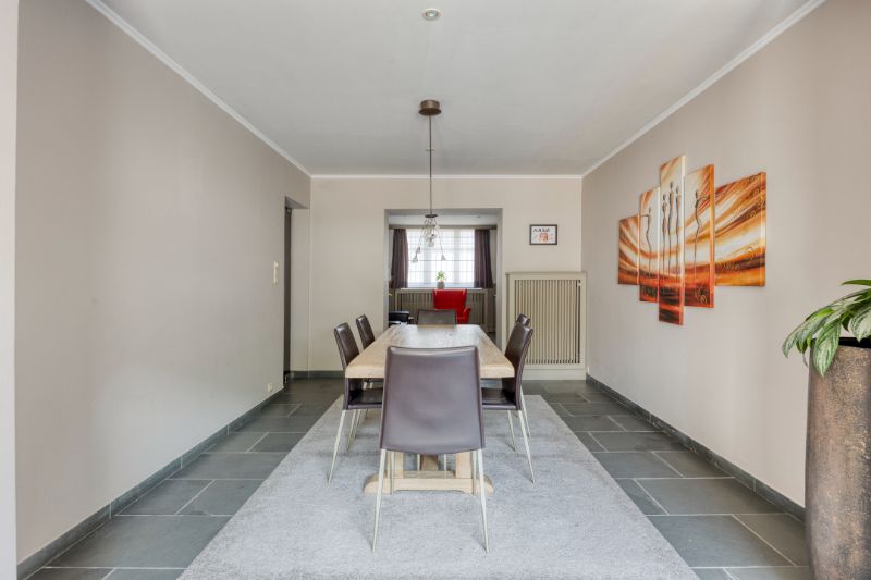 Karaktervolle woning met grote tuin en achteruitweg foto 12