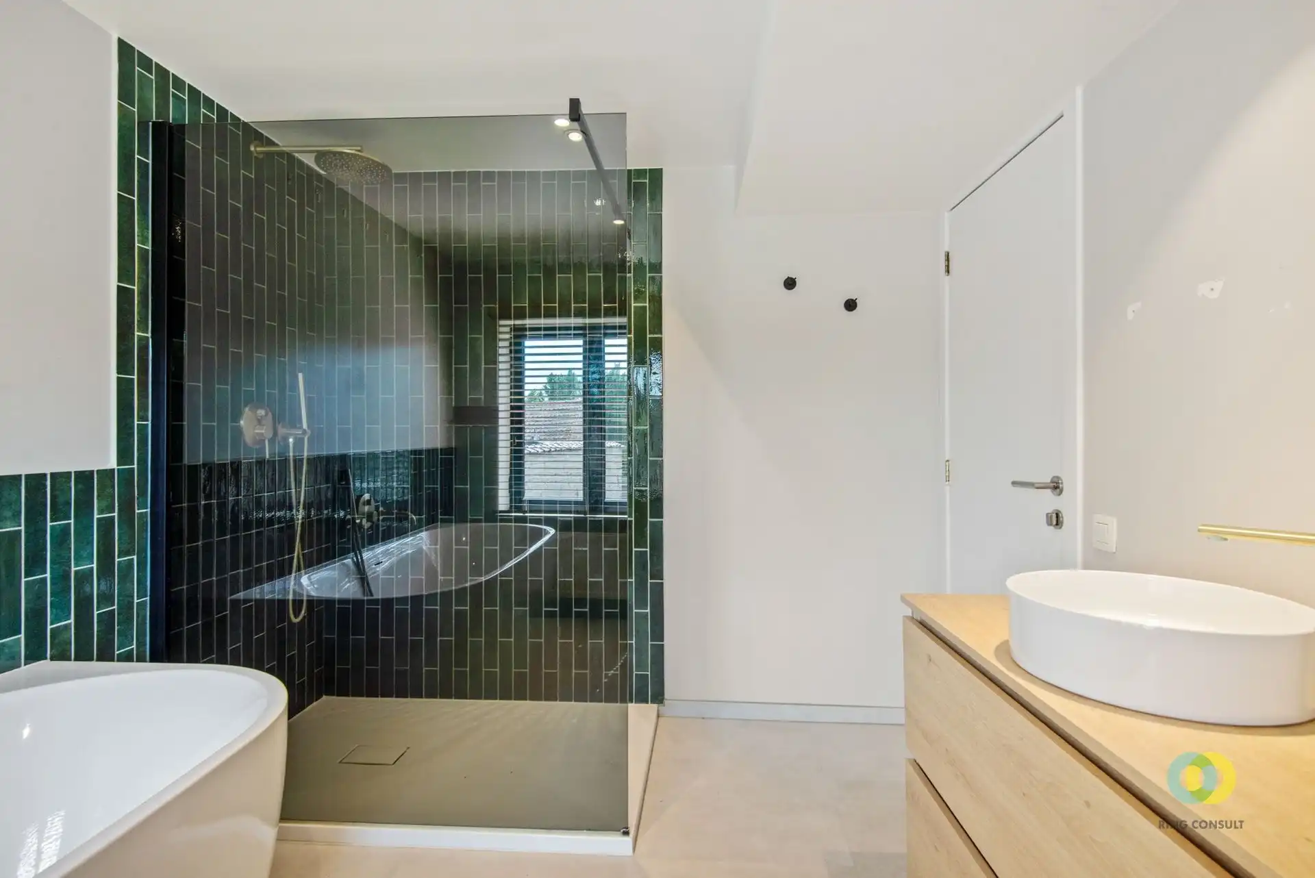 Gebouw met handelsgelijkvloers en duplexappartement foto 14