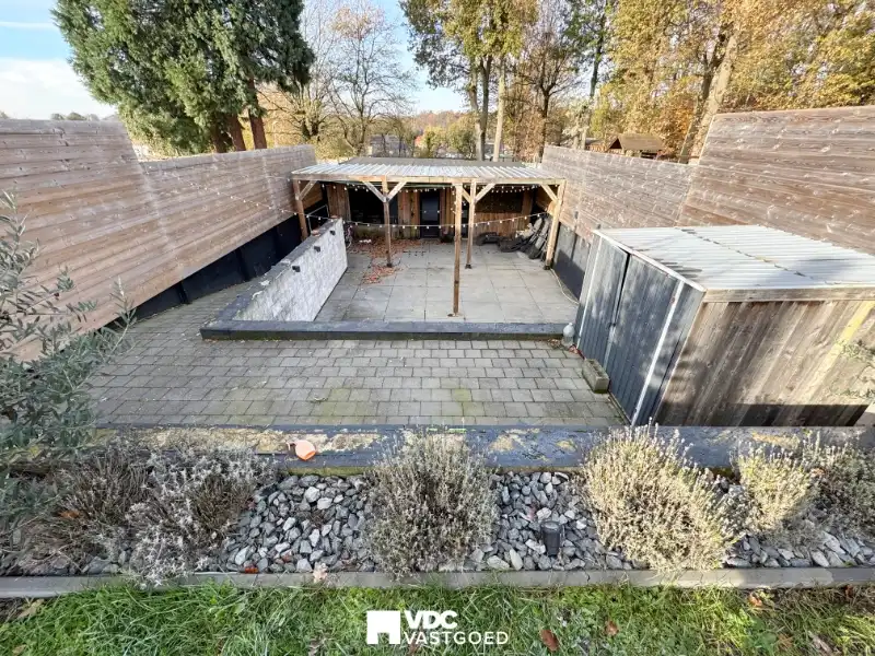 Halfopen bebouwing – gerenoveerd & bijgebouwd in 2020 – EPC B – 3 slpks – prachtige tuin – 183 m² woonopp. foto 17