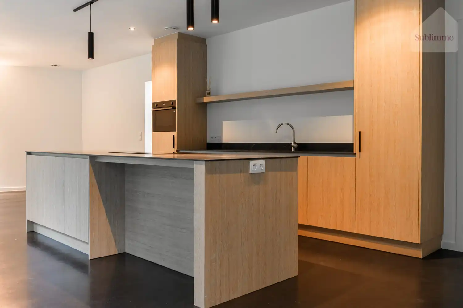 Volledig gerenoveerde karakterwoning met prachtige aangelegde tuin, polyvalente ruimte en 3 slaapkamers foto 8
