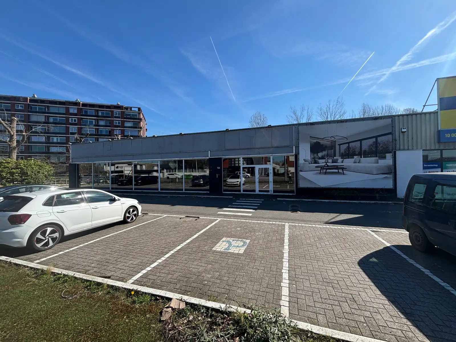 Winkelpand +- 1.000 m² te huur op zichtlocatie met parking foto 5