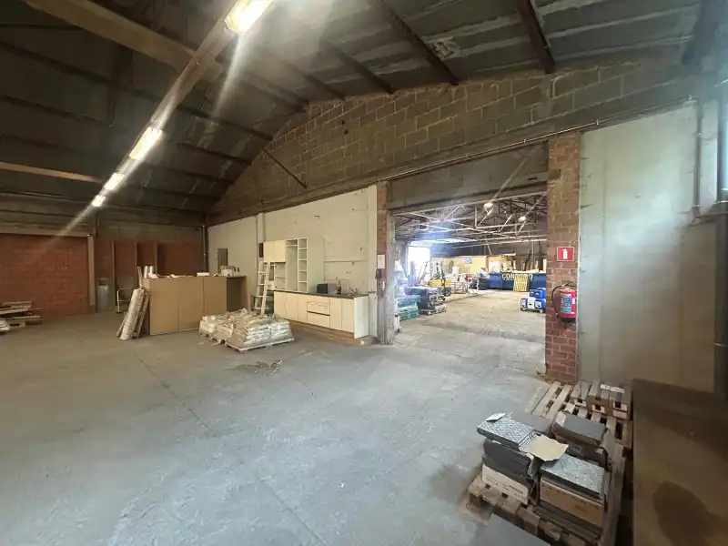 Veelzijdige opslag- of werkruimte van 270 m² foto 5