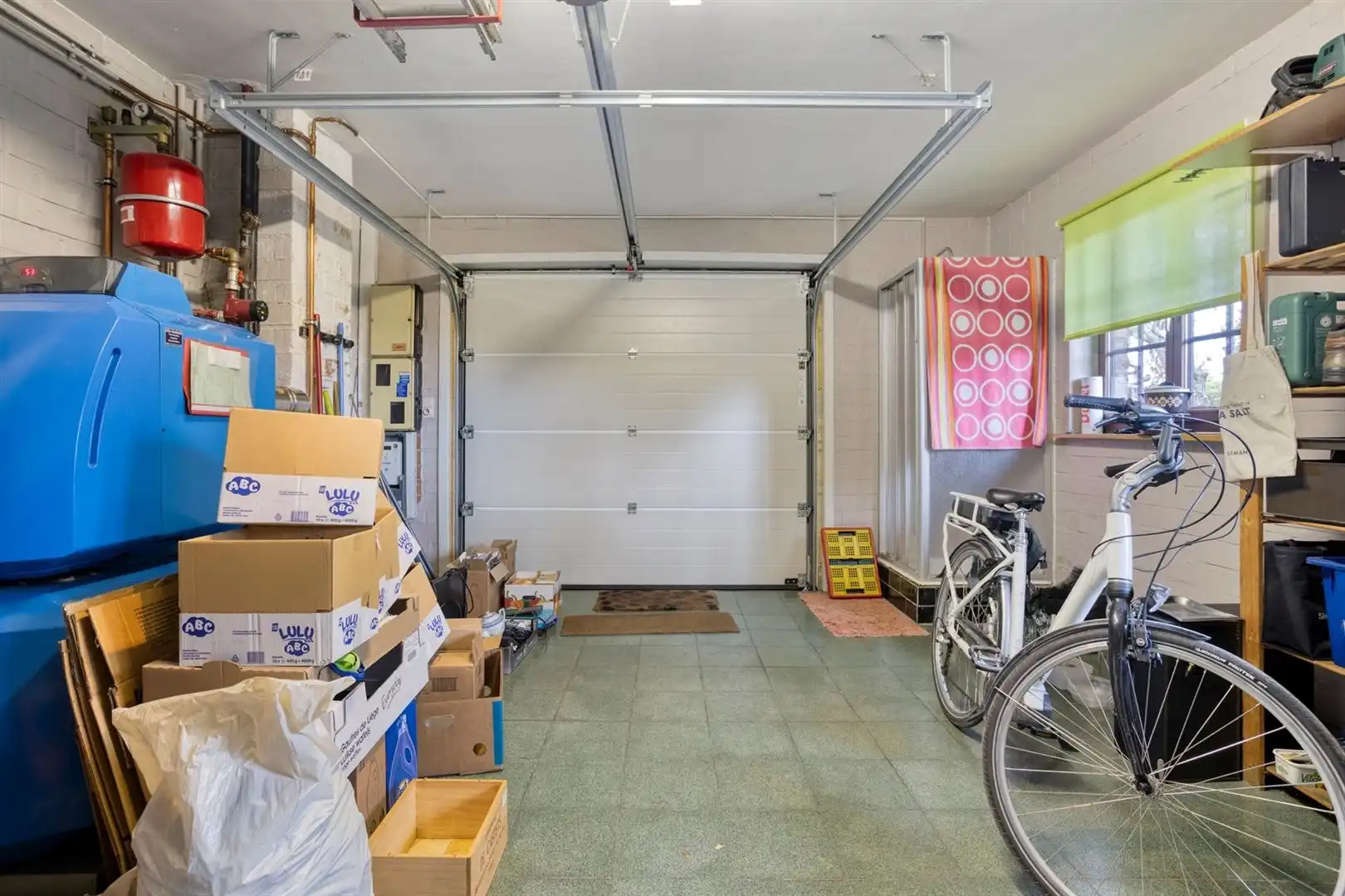 Rustig gelegen open bebouwing met 3 slaapkamers en garage op een perceel van 556 m². foto 19