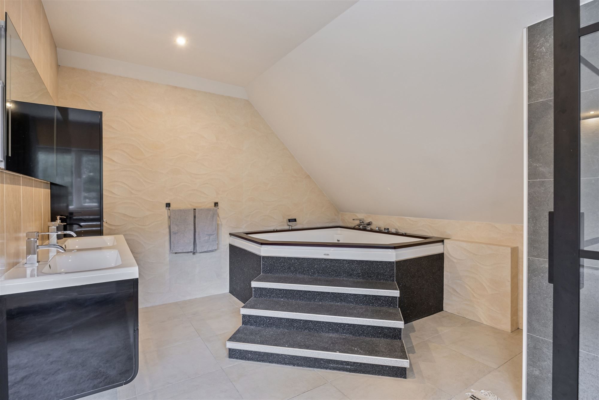 Bij NL grens residentiële villa met zwembad op 1.770 m²  foto 35