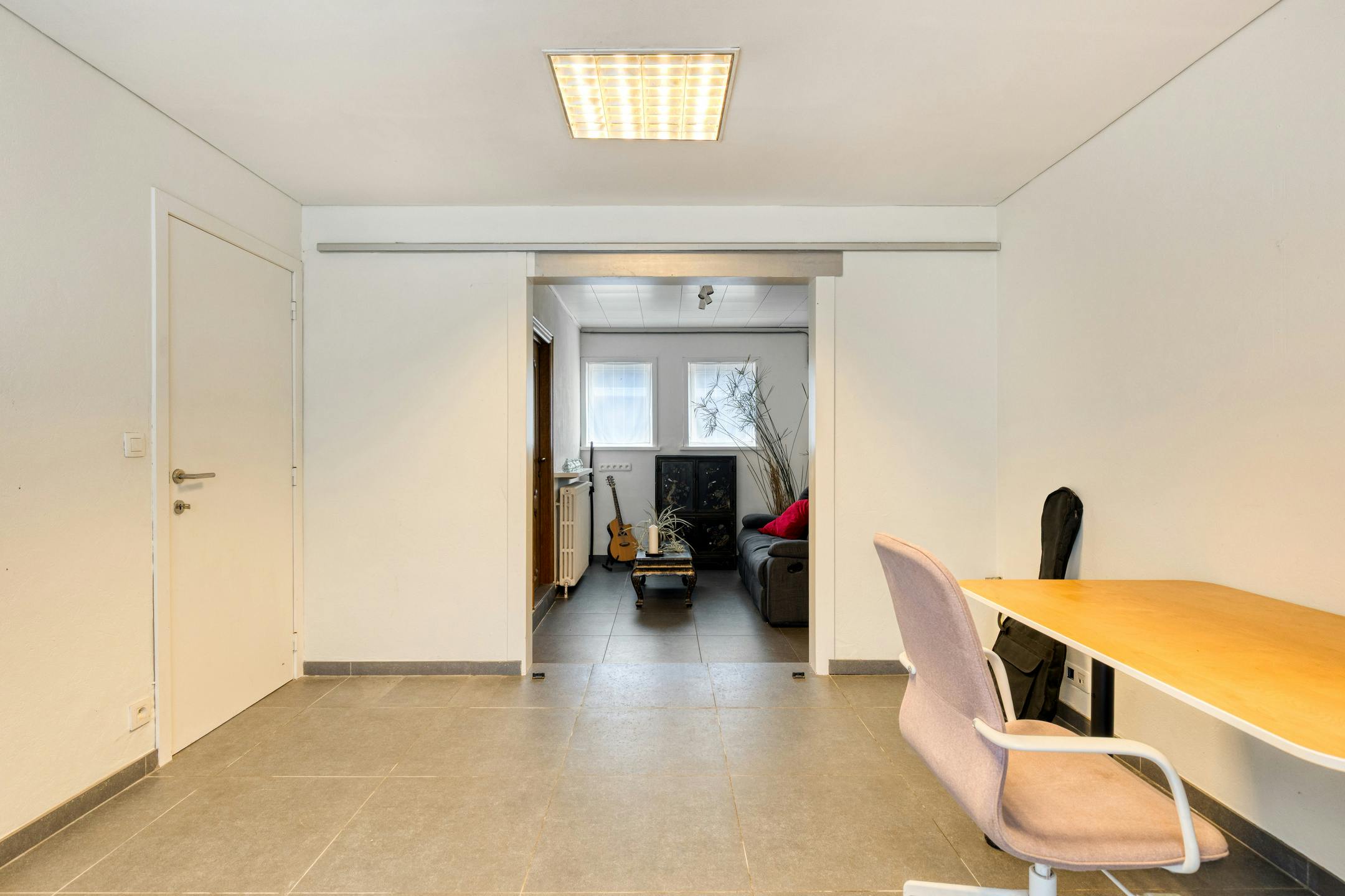 Ruime gezinswoning met tal van opties in Oostwinkel foto 12