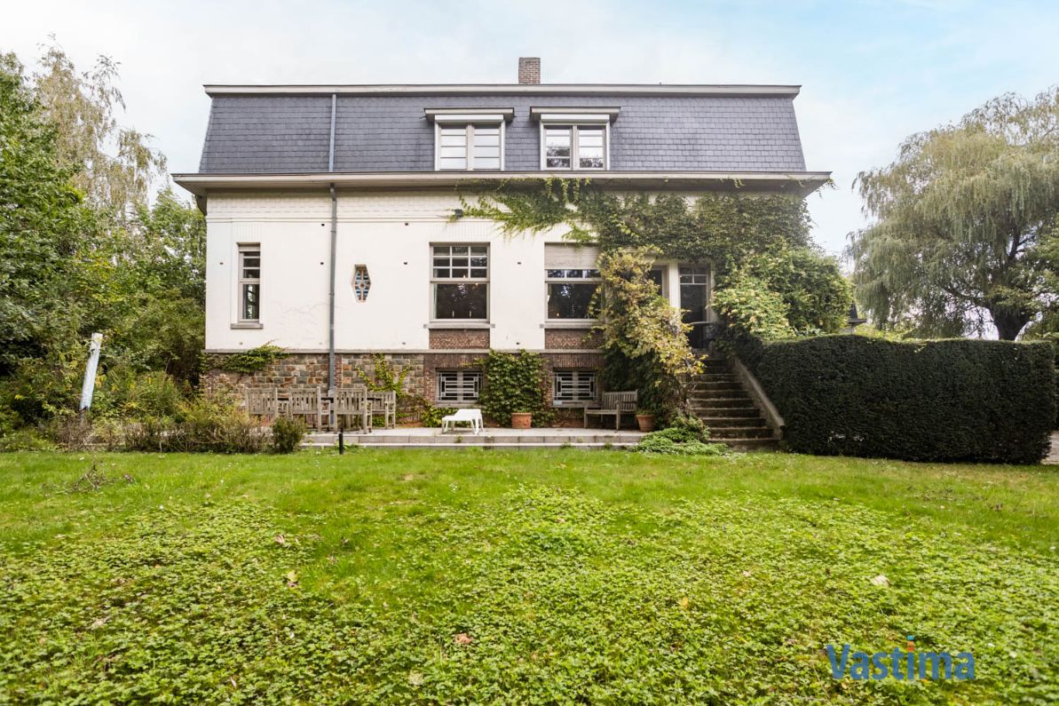 Karaktervolle villa met authentieke charme in een groene setting foto 39