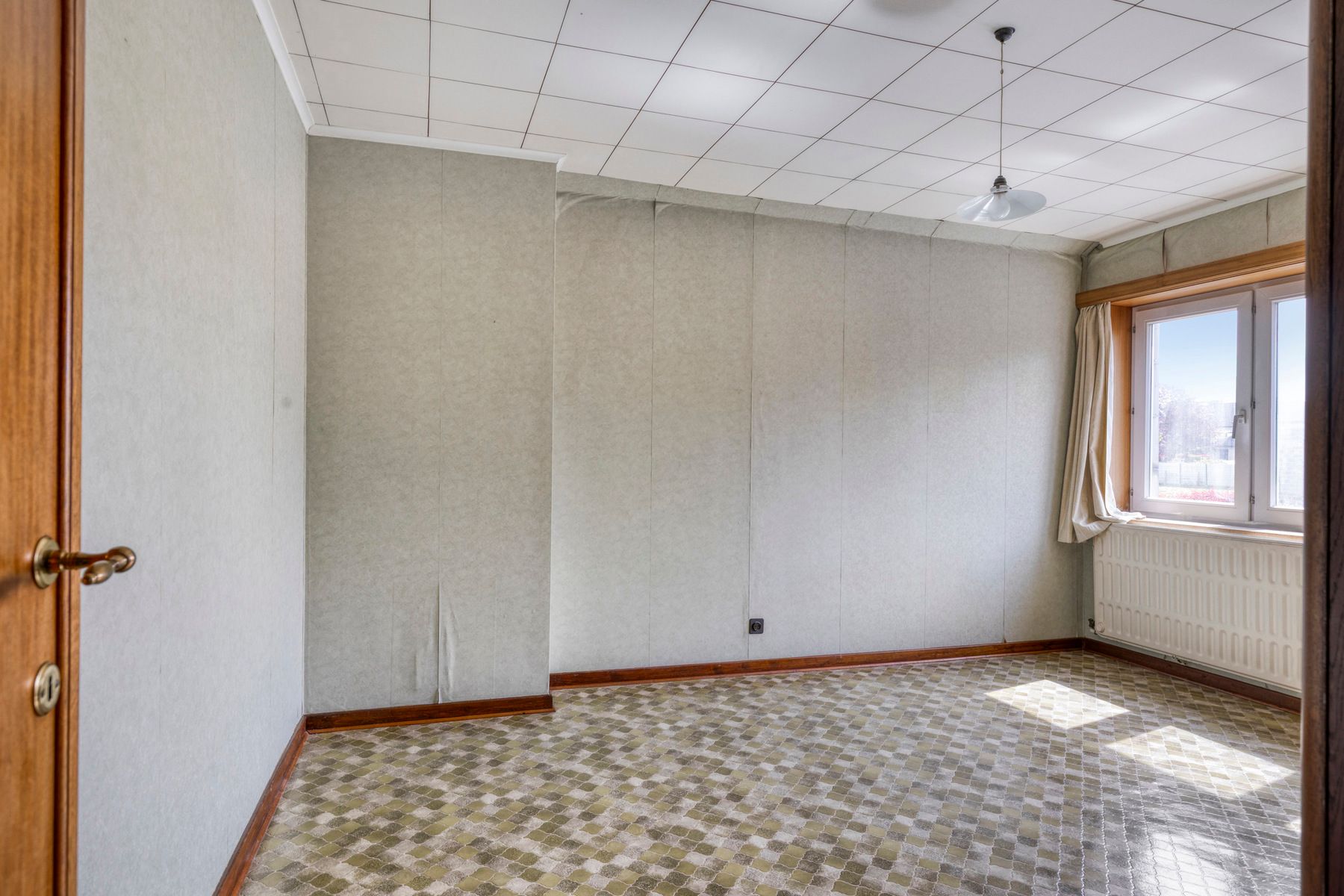 Goed gelegen villa met 3 slaapkamers, garage en tuin foto 11