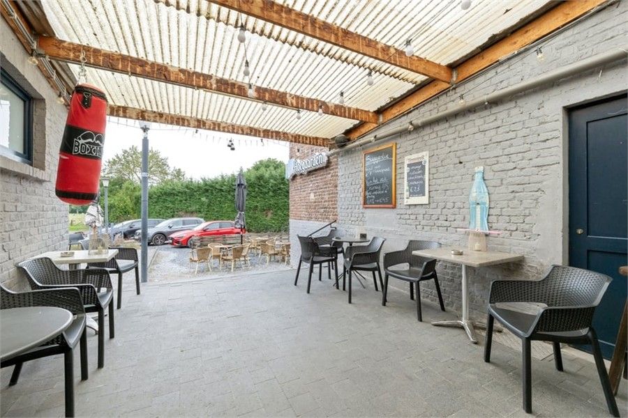 HANDELSHUIS MET PARKING OP EEN TOPLOCATIE IN LINTER foto 17