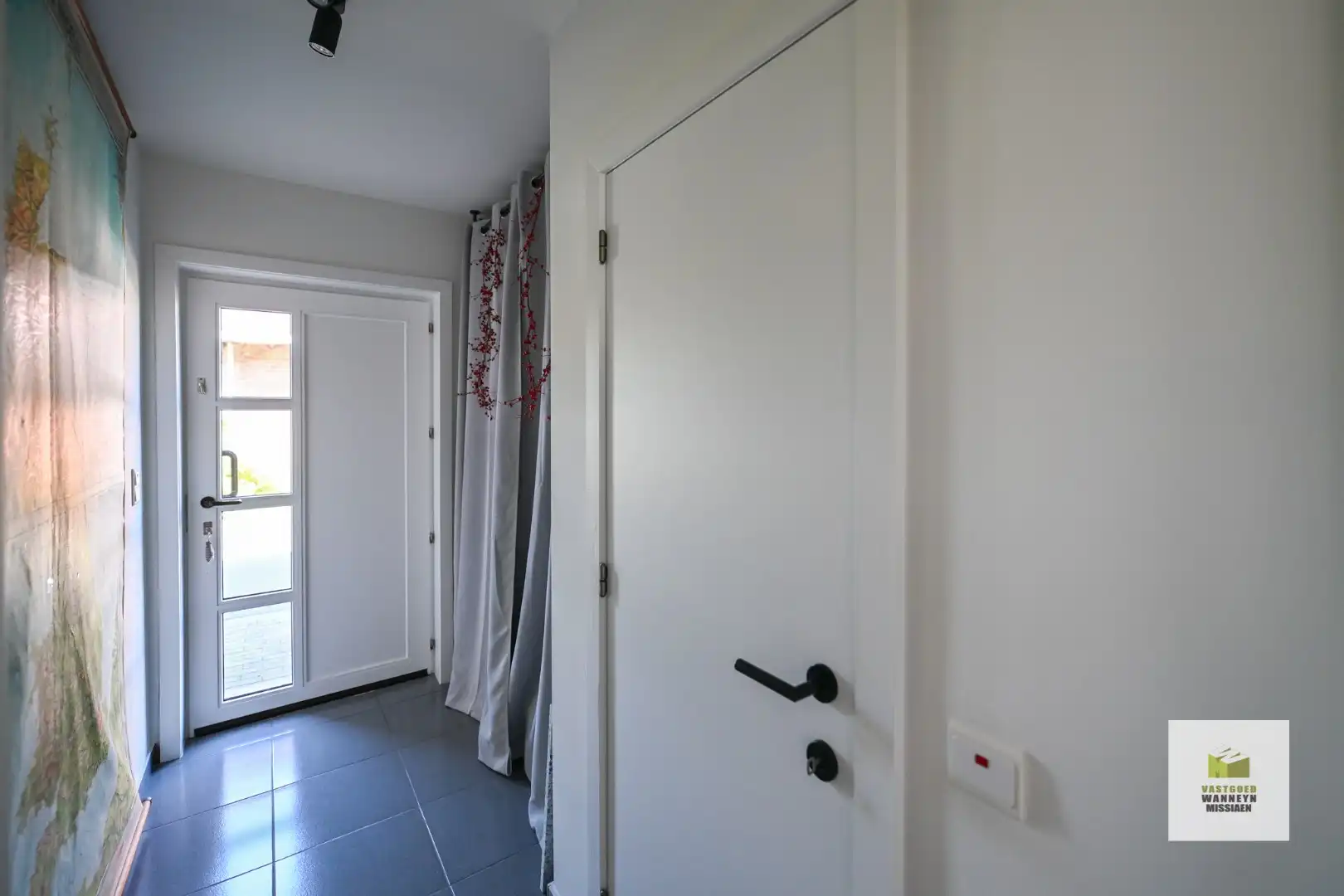 Centraal en rustig gelegen woning met 3slpk, garage en tuin foto 2