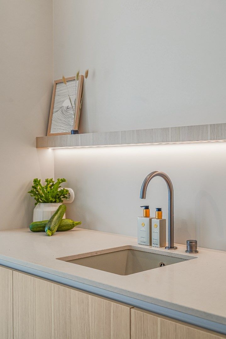 Luxueus gerenoveerd appartement met lateraal zeezicht foto 15