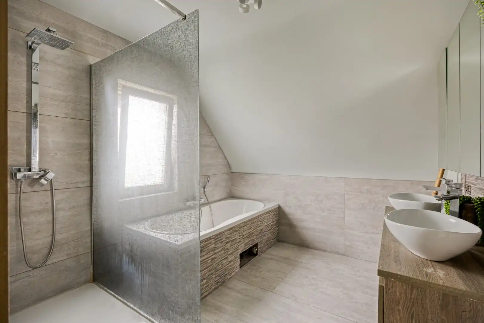 Goed en rustig gelegen gerenoveerde woning met 3 slaapkamers te Halle foto 12