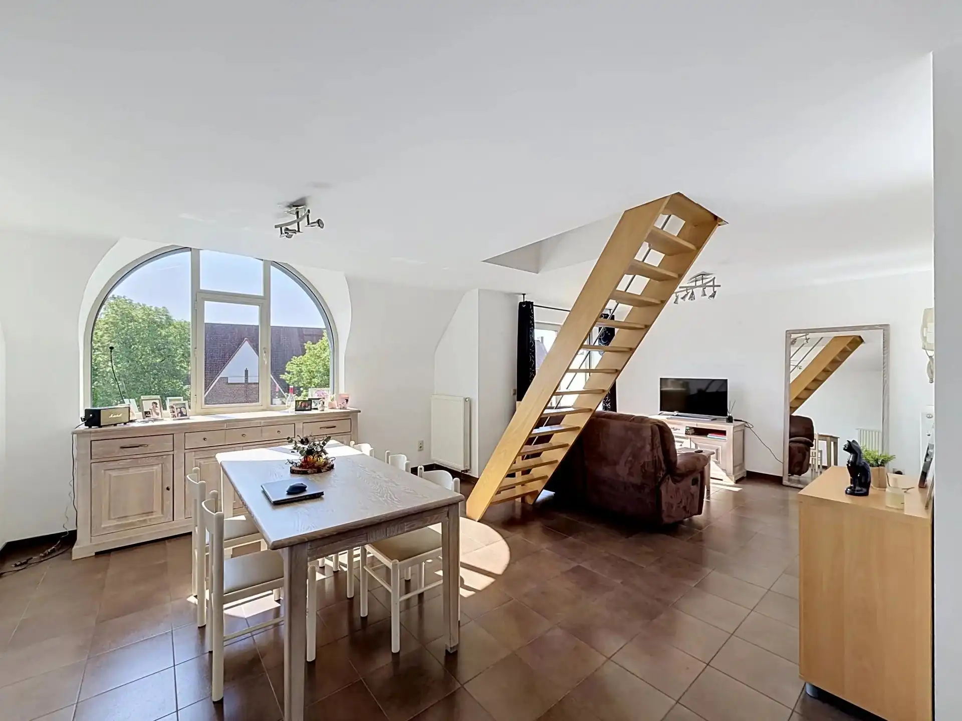 Duplex appartement met 2 slaapkamers, 2 terrassen en ondergrondse staanplaats en berging. foto 6