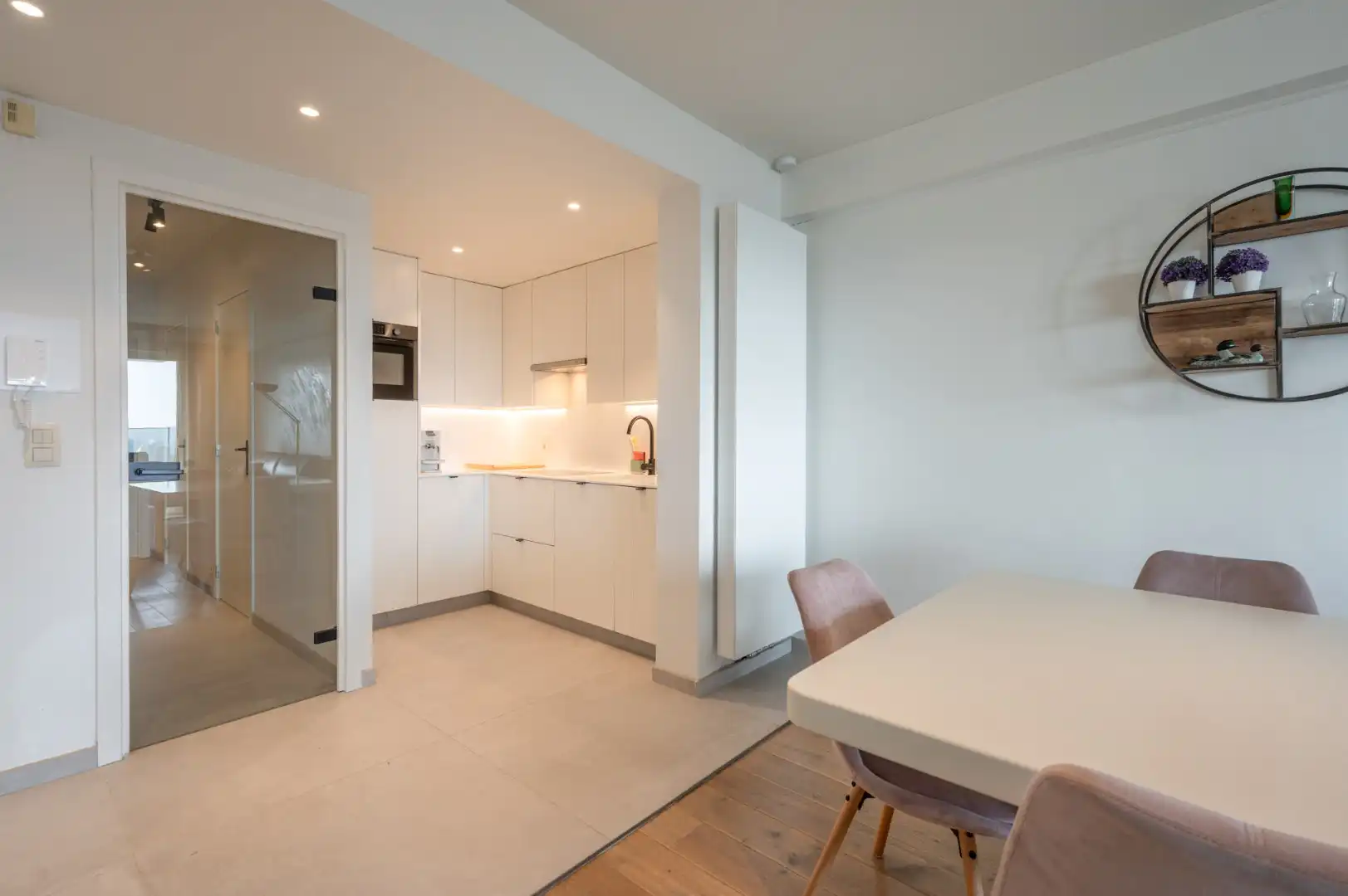 Gemeubeld appartement op de vijfde verdieping gelegen in hartje Zoute op enkele passen van het Albertplein en de zee foto 4