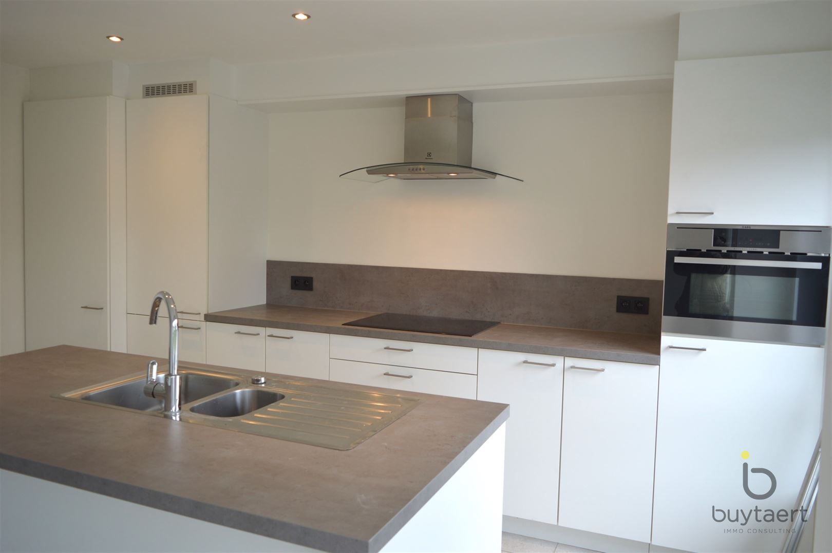 Instapklaar appartement aan de Vaart te Schoten foto 3