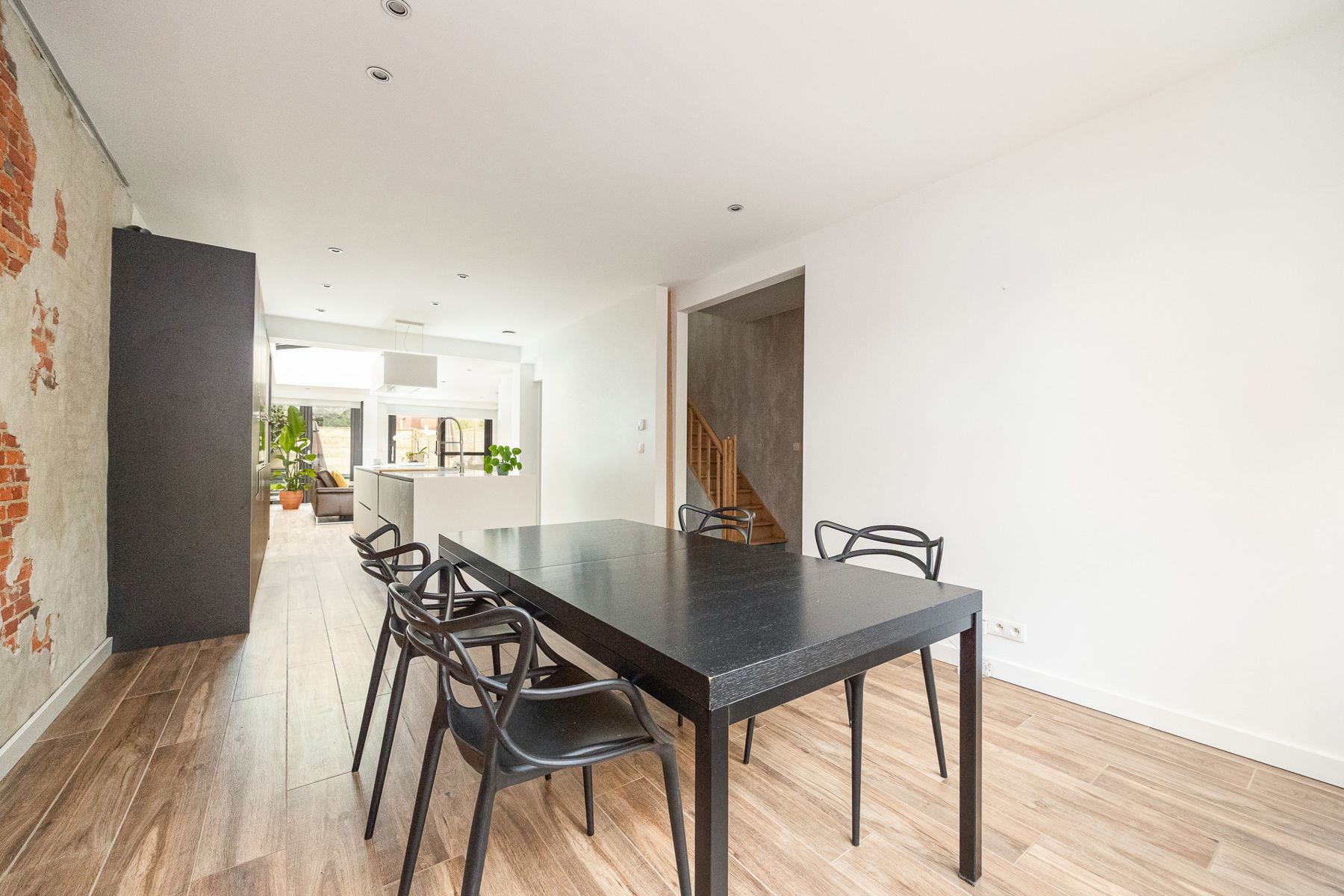 Recent gerenoveerde woning met 3 slaapkamers in het hartje van Schoten! foto 3