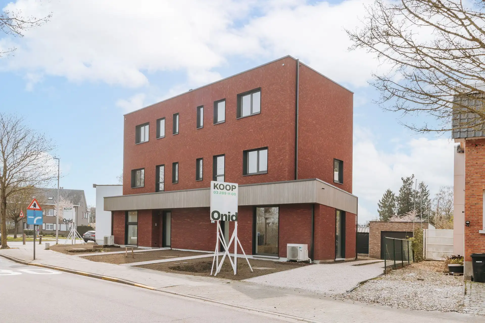 Moderne nieuwbouw met hoog comfort en uitstekende ligging foto {{pictureIndex}}