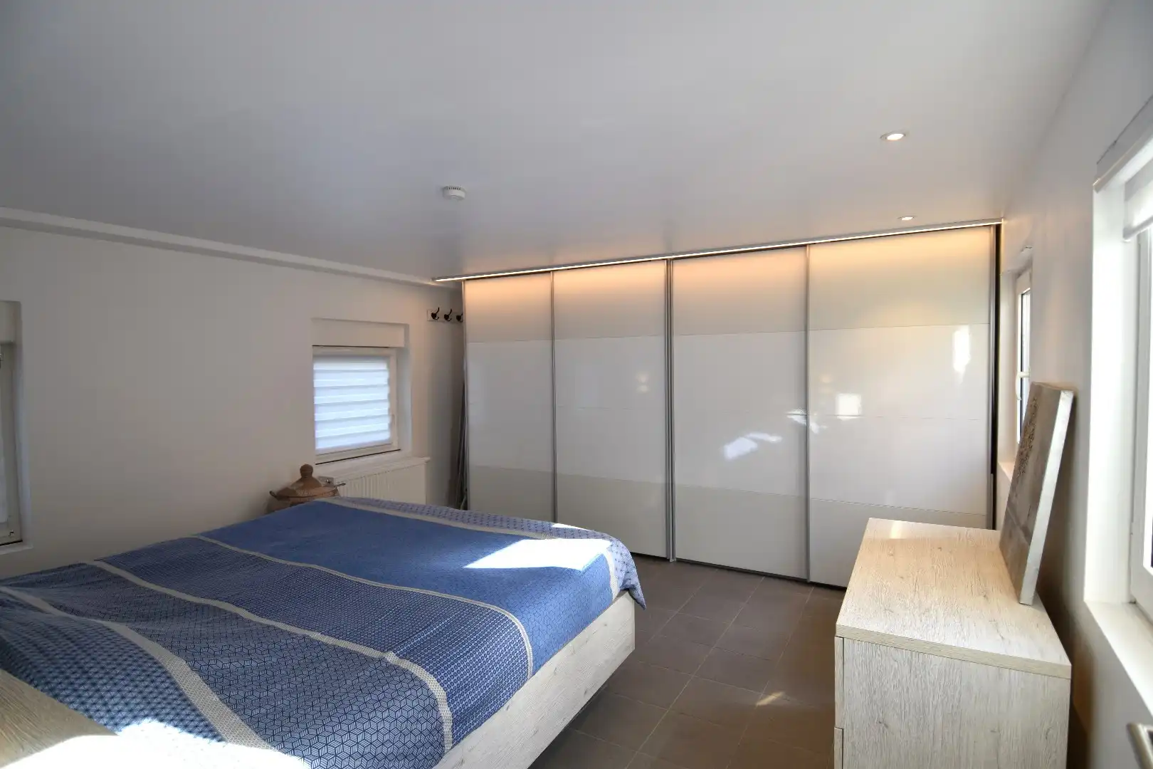 Halfopen bebouwing met 2 slaapkamers, garage en gezellig zonneterras te koop in Bellegem foto 9