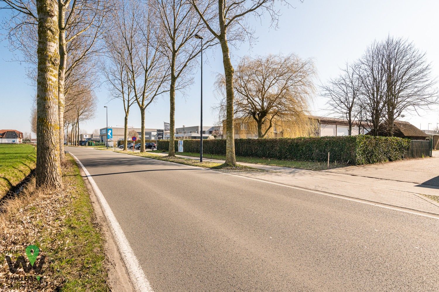 Woning met kantoor, loods, zwembad en poolhouse op toplocatie (Overdracht aandelen) foto 3