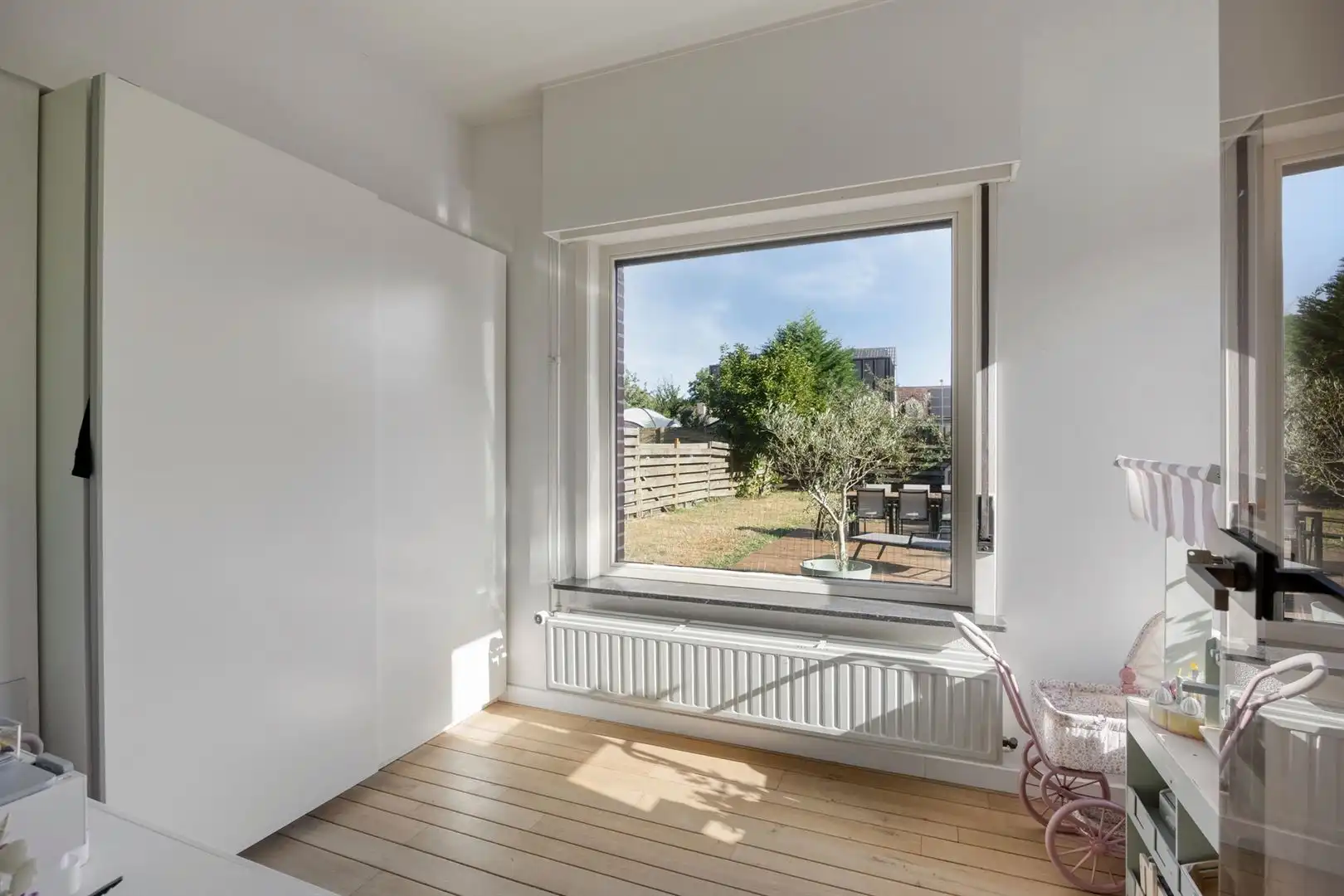 instapklare, hedendaags en stijlvol ingerichte woning met heerlijke tuin en garagebox foto 10