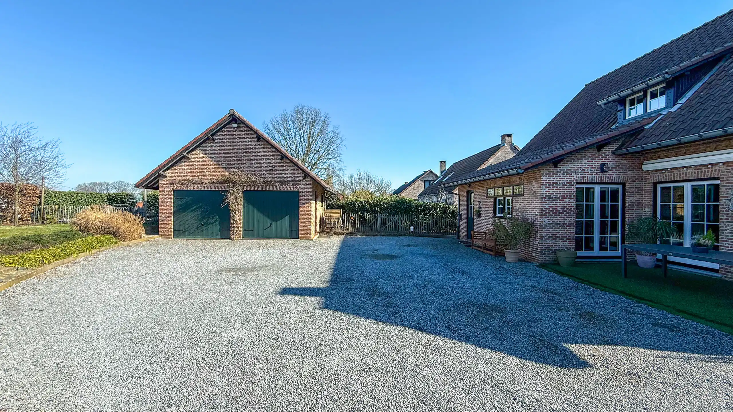 Instapklare gezinswoning met 5slpks, dubbele garage en tuin! foto 42