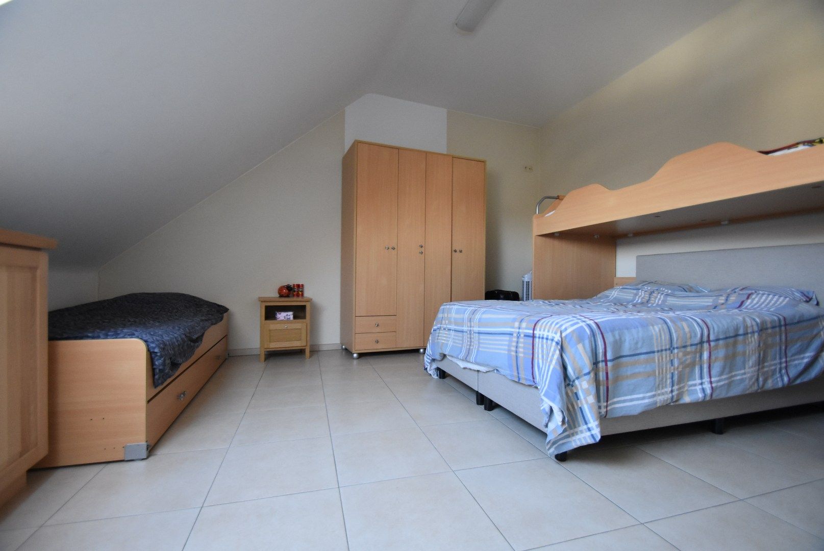 Zeer nette en ruime stadswoning/duplex-appartement met inpandige garage in hartje Bilzen foto 26
